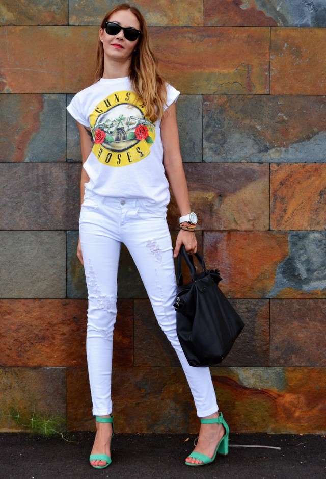 Casual Outfit Idea with White Jeans