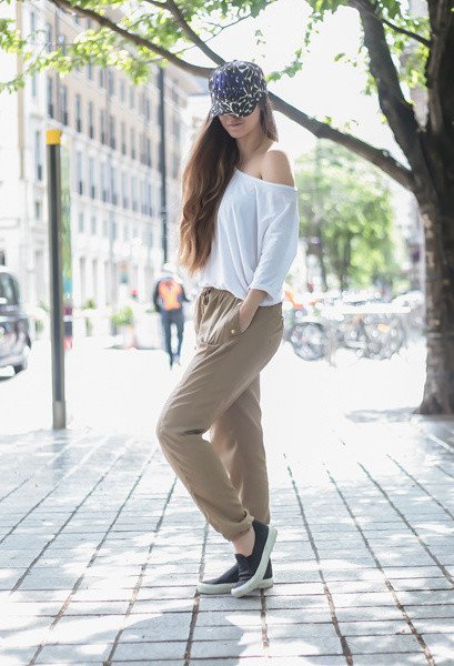 Casual-chic Outfit Idea with Baggy Pants