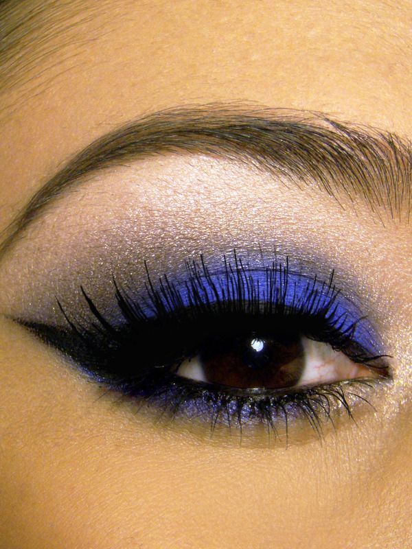 Chic Blue Eye Makeup Idea