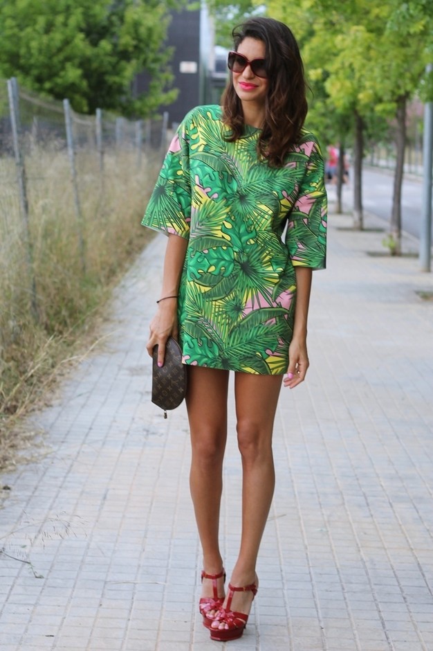 Chic Green Dress with Floral Prints