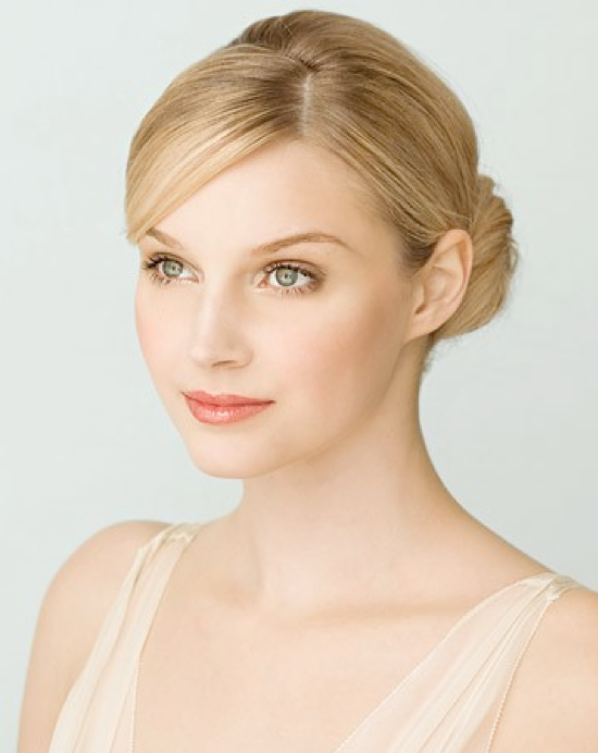 Graceful Wedding Makeup and Hairstyle Idea