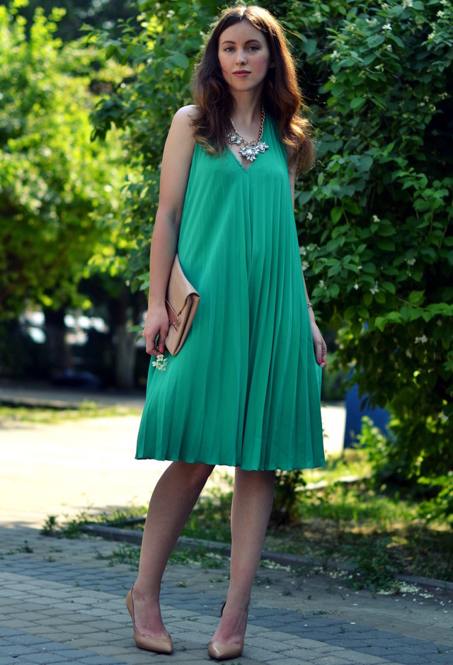 Lovely Emerald Green Dress Outfit