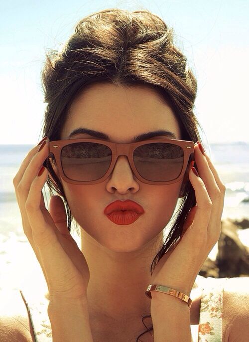 Red Lips for Beach Look