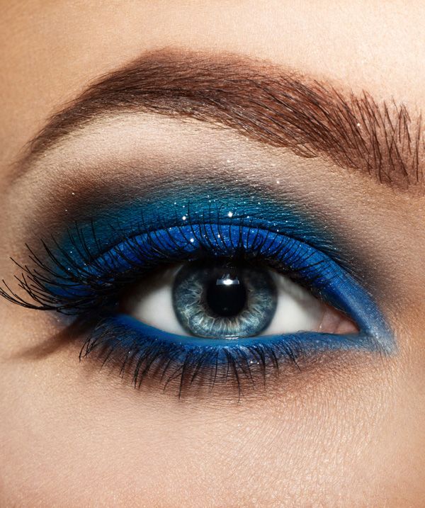 12 Chic Blue Eye Makeup Looks and Tutorials - Pretty Designs