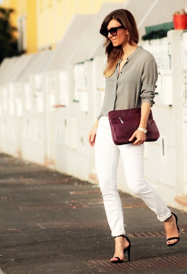 Stylish Outfit Idea with White Jeans