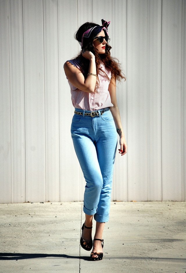 Vintage Outfit Idea with High Waisted Pants