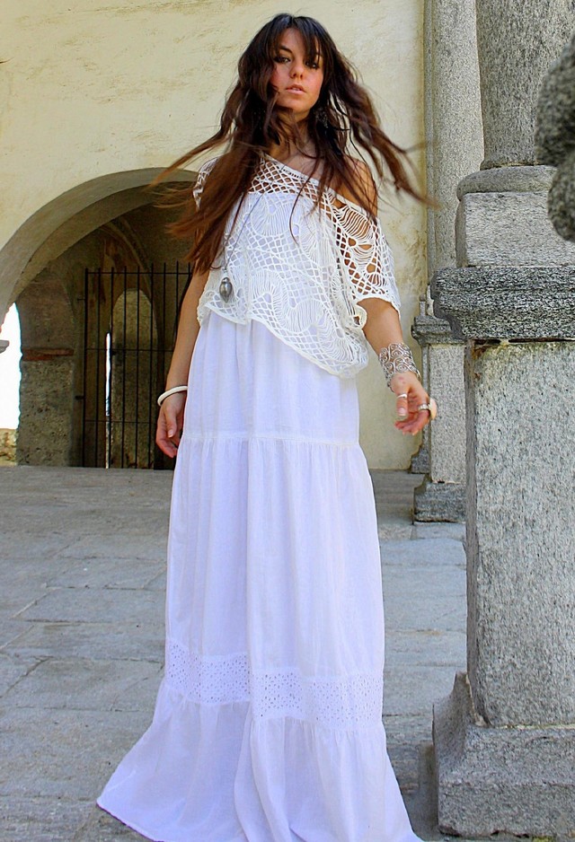 White Lace Skirt Outfit Idea