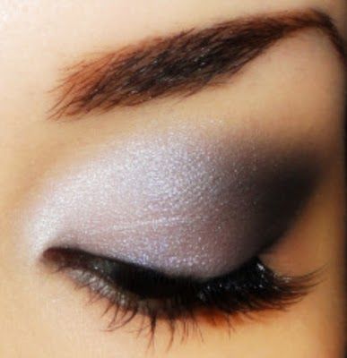 White and Grey Smokey Eye Makeup