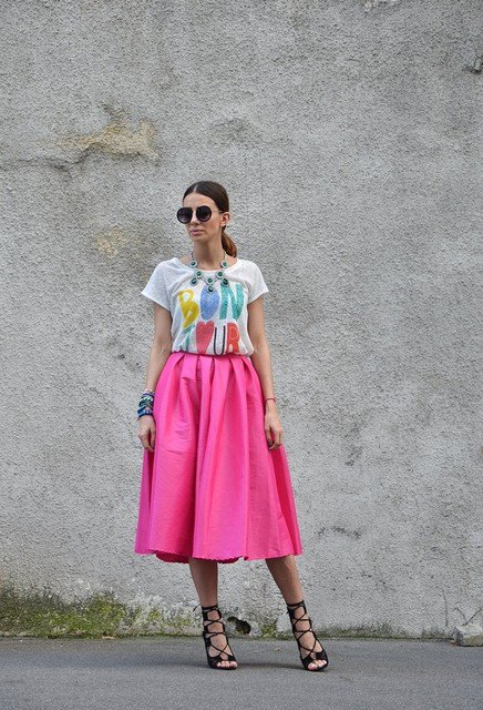 Beautiful Pink Midi Skirt Outfit Idea