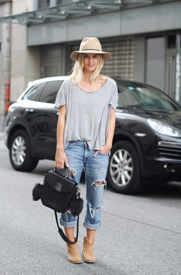 Casual-chic Outfit Idea with Ripped Jeans