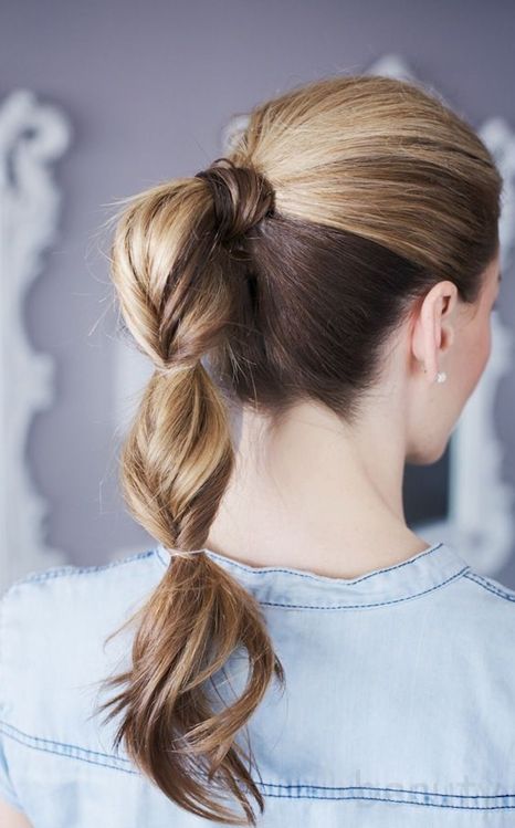 Chic Ponytail Hairstyle for Young Women