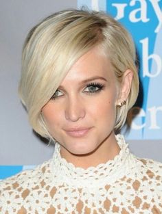 Glamorous Short Hairstyle With Bangs for Blond Hair