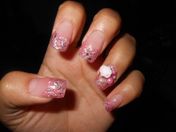 Glittering Pink Nails With Roses and Pearls