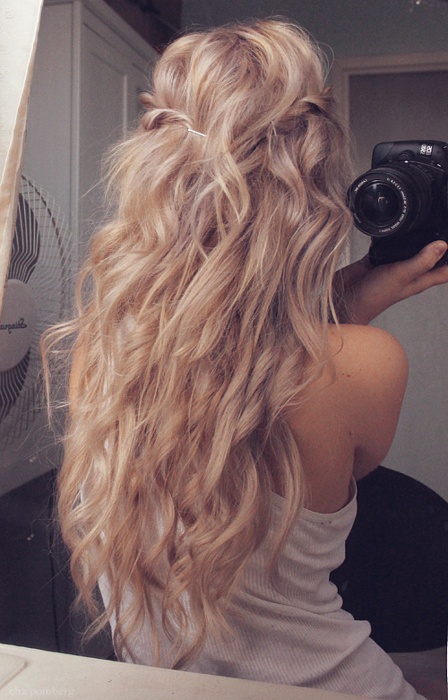 Long Curly Hairstyle for Blond Hair