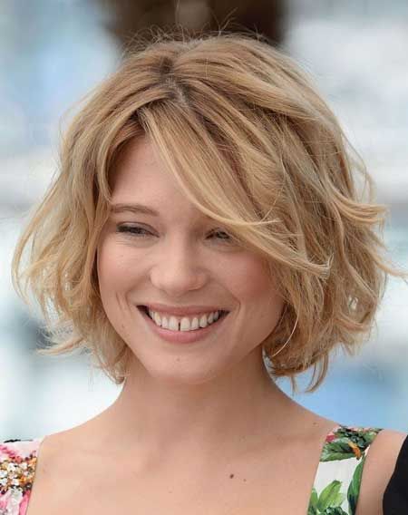 Simple Short Wavy Hairstyle for Blond Hair