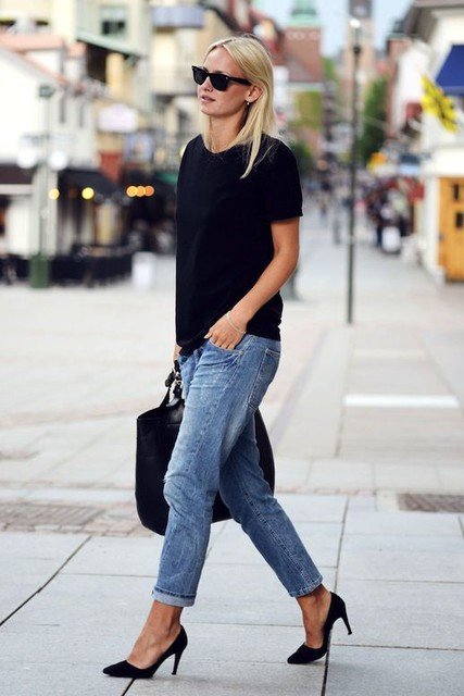 Stylish Outfit Idea with Ripped Jeans and Black Shirt