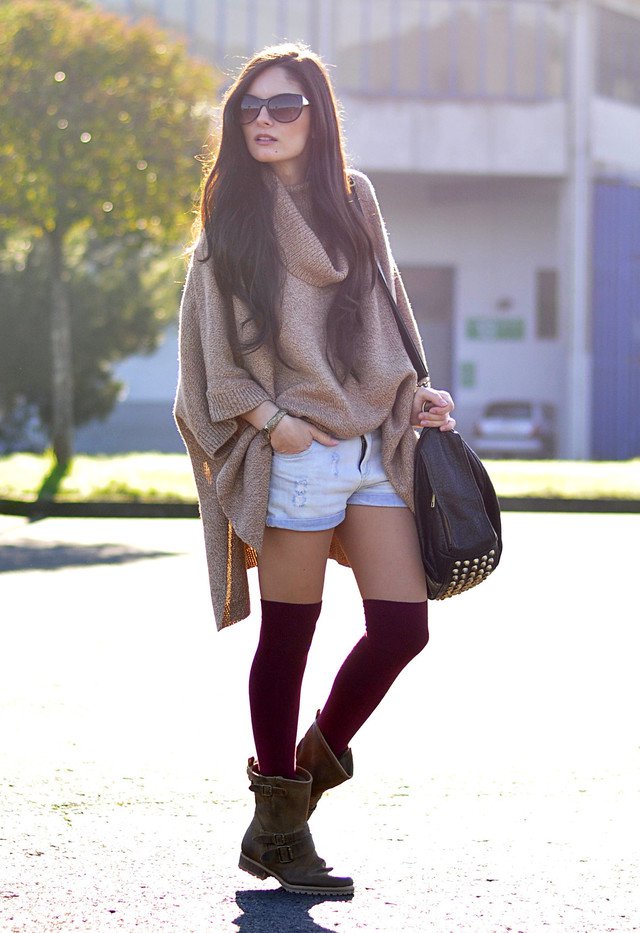 Chic Poncho Outfit Idea for Fall