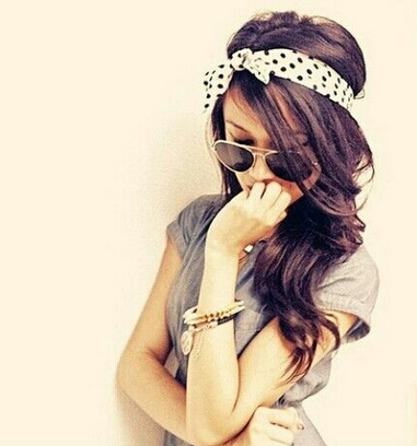 Cute Headband Hairstyle for Young Women