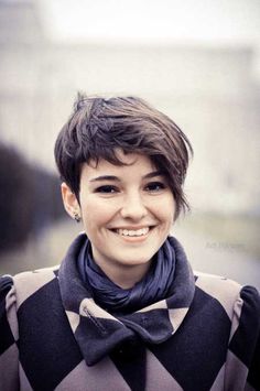 12 Fabulous Short Hairstyles For Thick Hair Pretty Designs