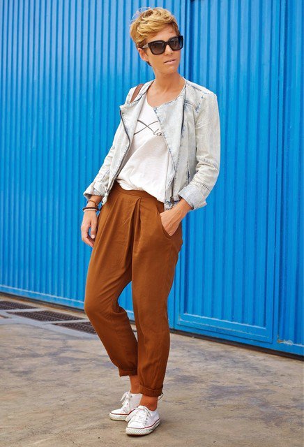 Edgy Brown Outfit Idea for Early Fall