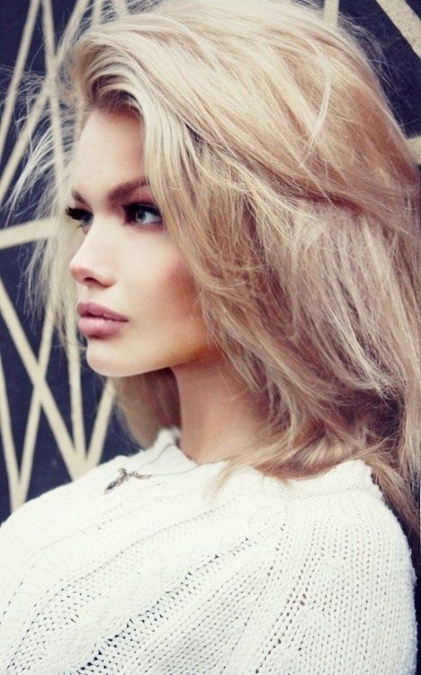 Fashionable Tousled Hairstyle for Medium Hair