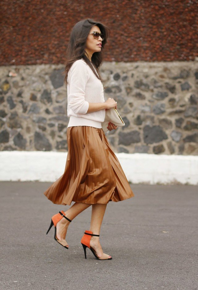Graceful Midi Skirt Outfit for Early Fall
