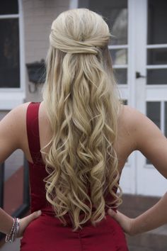 Long Wavy Prom Hairstyle