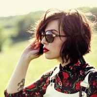 Messy Short Wavy Hairstyle