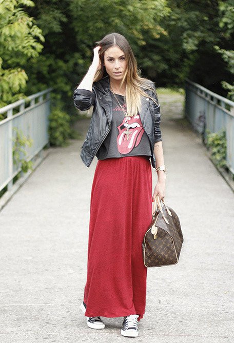 Pretty Fall Outfit Idea with Maxi Skirt and Sneakers