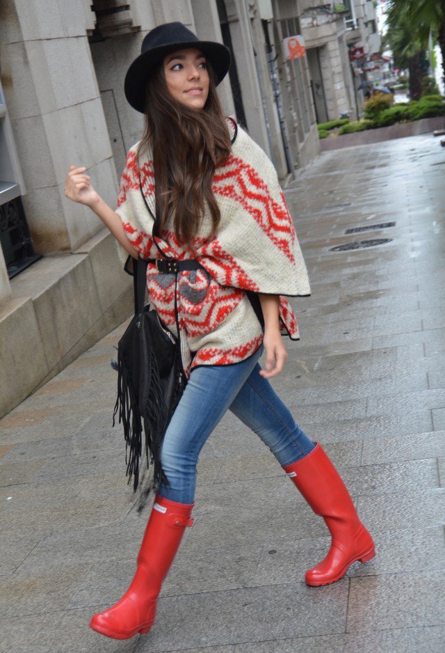 Pretty Outfit Idea with Poncho