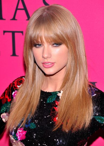 Steal Her Hairstyles: Taylor Swift’s Bangs - Pretty Designs
