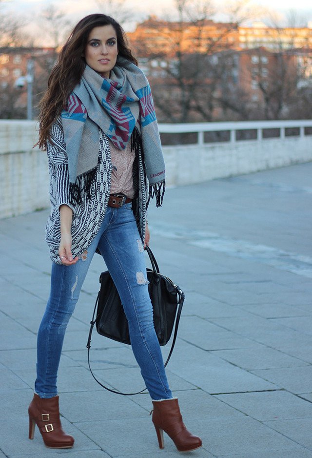 Trendy Outfit Idea with a Scarf