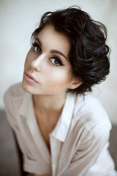 Vintage Styled Short Wavy Hairstyle