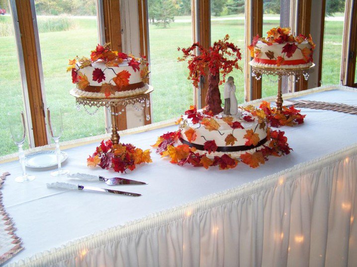 Wedding Cakes with Fall Leaves