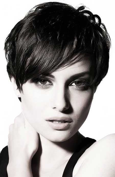 13 Pretty Short Hairstyles for Long Faces - Pretty Designs