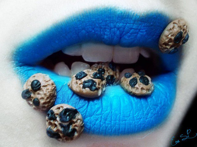 Blue Lipstick Makeup Idea for Halloween
