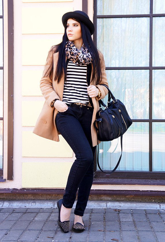 Casual-chic Outfit Idea with A Leopard Print Scarf