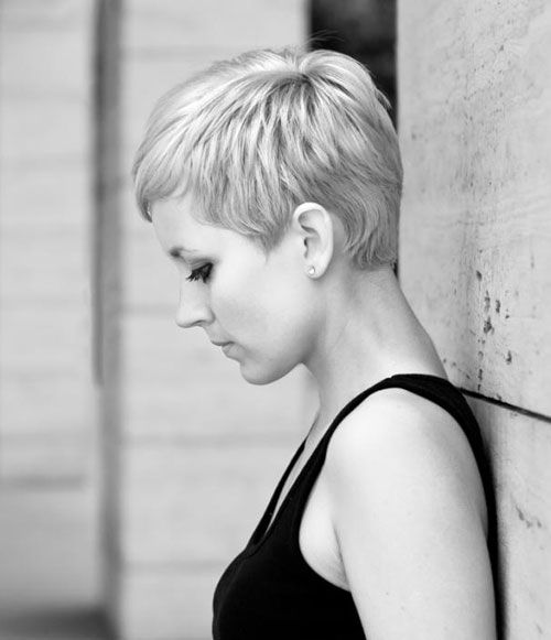 Cool Short Pixie Hairstyle for Blond Hair