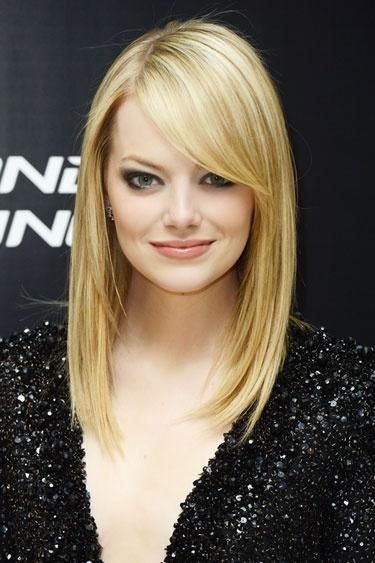 Emma Stone's Blonde Straight Hairstyle With Bangs