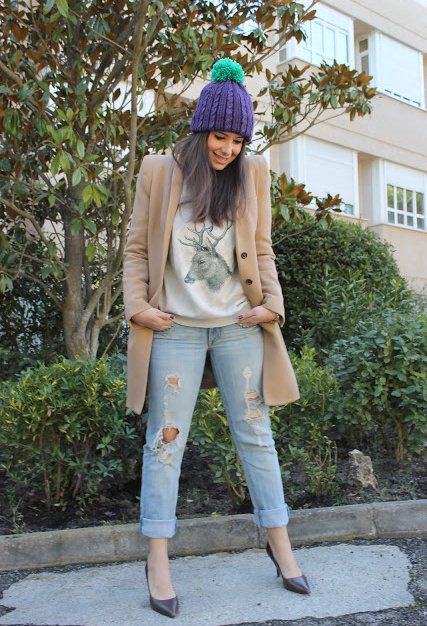 Fashionable Winter Outfit Idea with A Hat