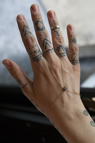 15 Beautiful Hand Tattoos for Both Men and Women - Pretty Designs