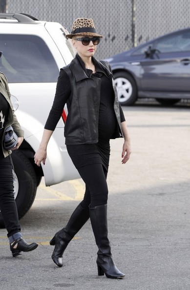 Gwen Stefani Cool Fall Outfit with Knee High Boots