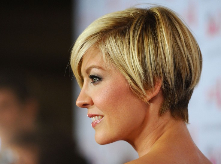56 Super Hot Short Hairstyles 2020 Layers Cool Colors Curls Bangs