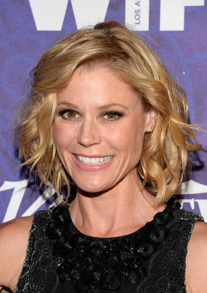 Julie Bowen Curled Out Bob Hairstyle