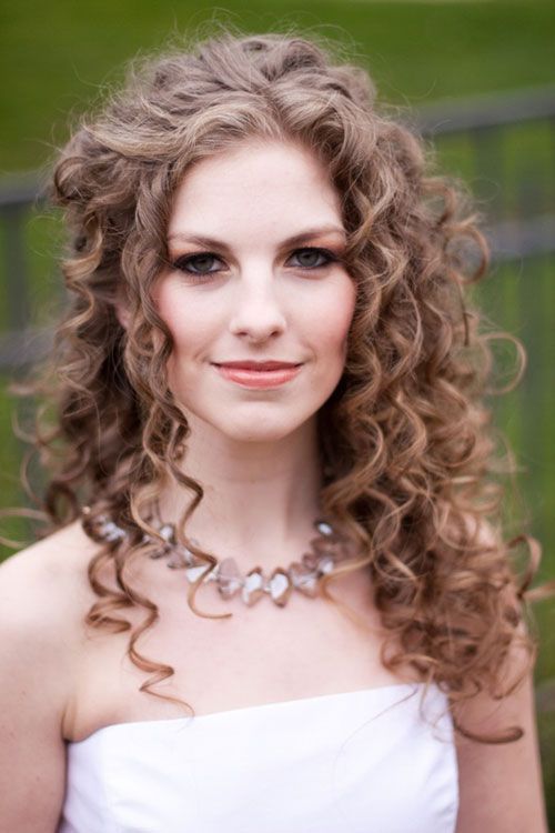 18 Perfect Curly Wedding Hairstyles Pretty Designs 18 Perfect Curly Wedding Hairstyles Pretty Designs
