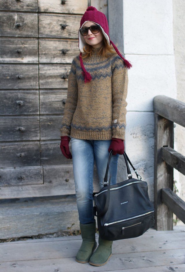 Lovely Winter Outfit Idea with A Hat