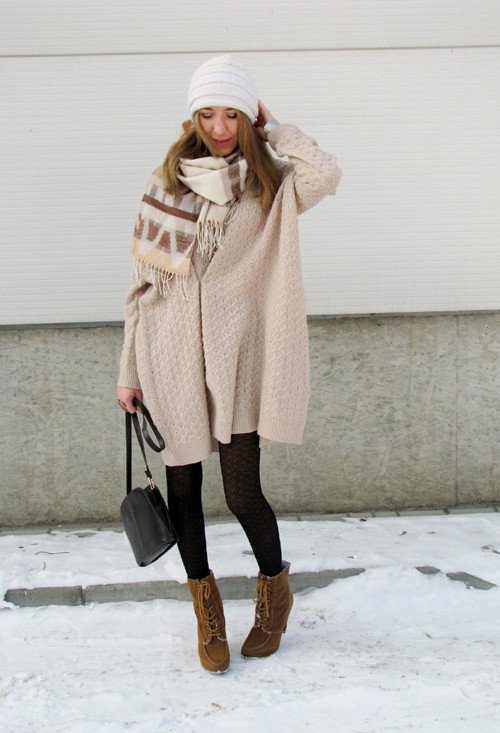 Pretty Winter Outfit Idea with A Hat