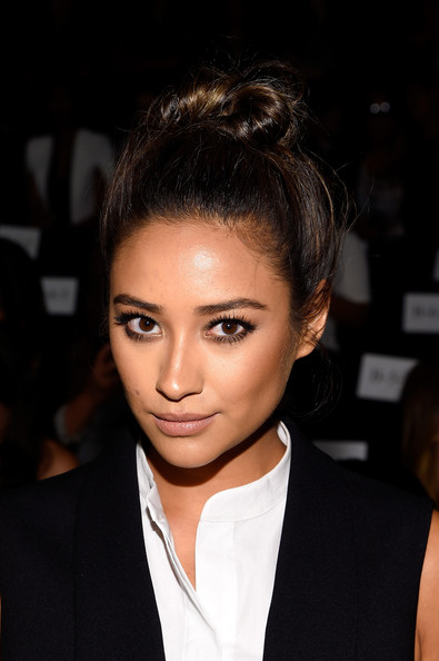 Shay Mitchell Top Knot