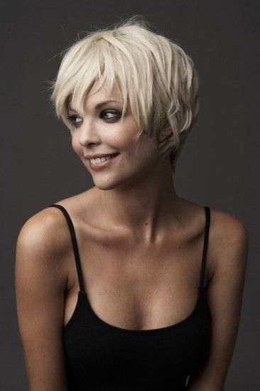 Short Blond Hairstyle for Long Faces