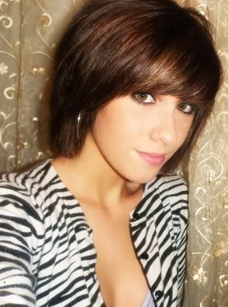 Short Hairstyle With Bangs and Layers